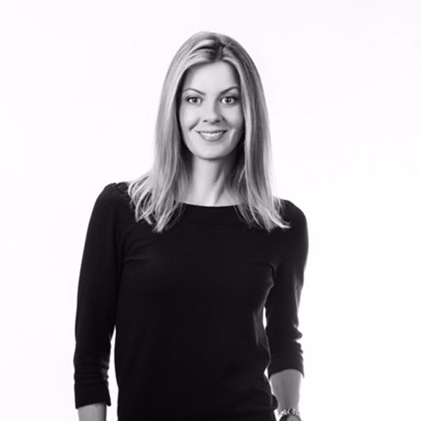 Corina Karas, Associate