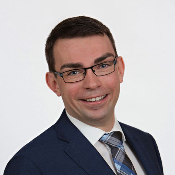 Peter Zoltowski, Associate